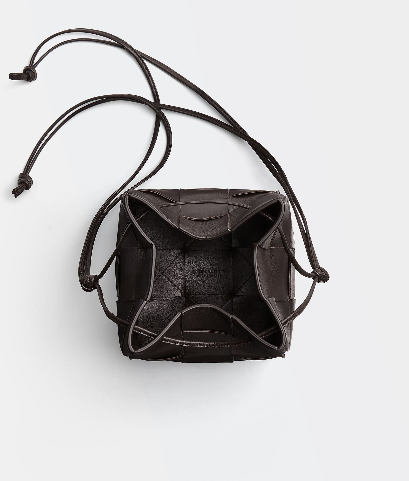 Small Cassette Cross-Body Bucket “Fondant”