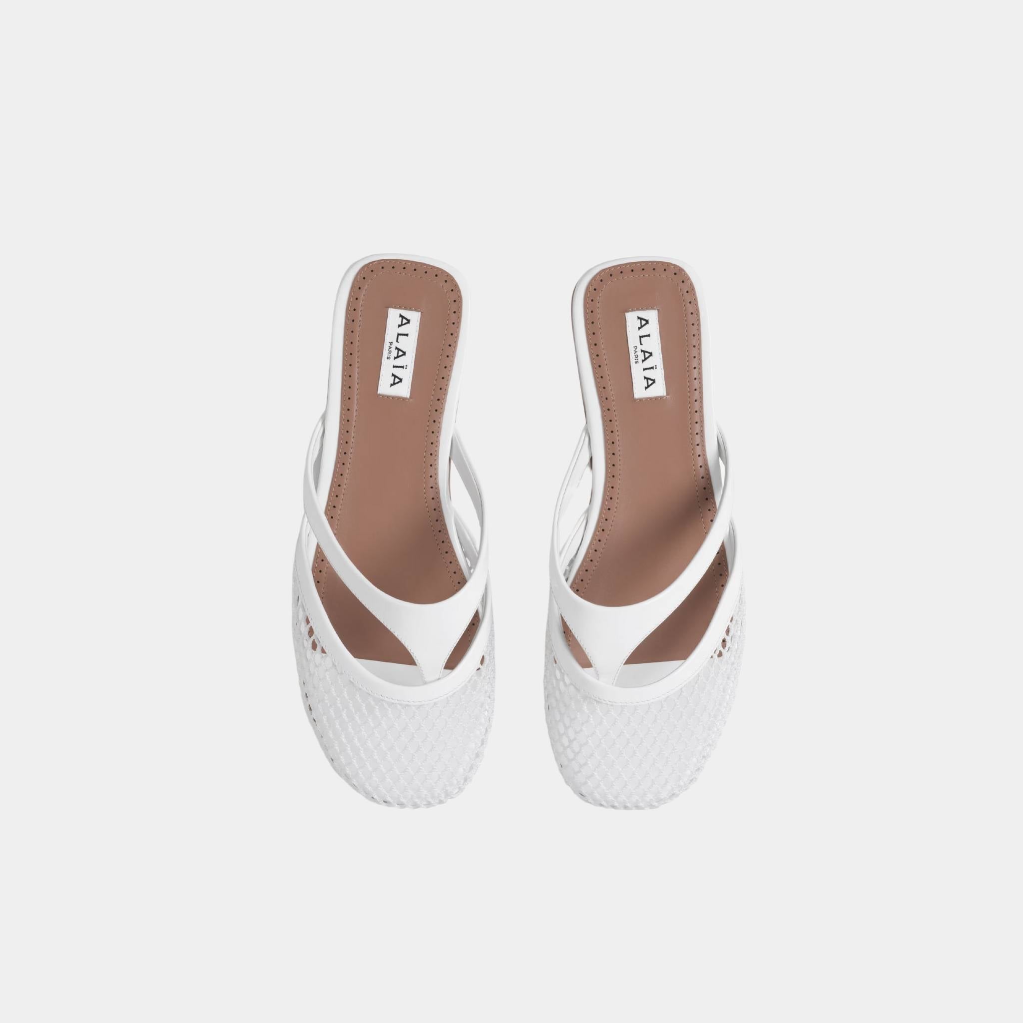 Infradito Flat Mules In Fishnet And Patent Leather