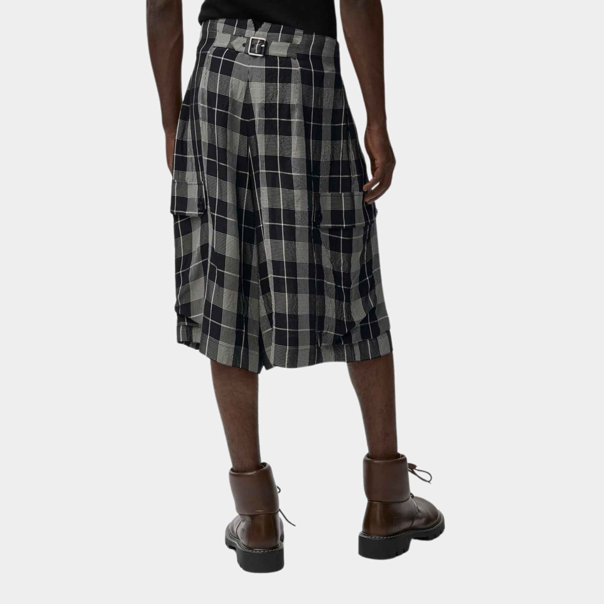 Shorts in Viscose with Allover Check Pattern