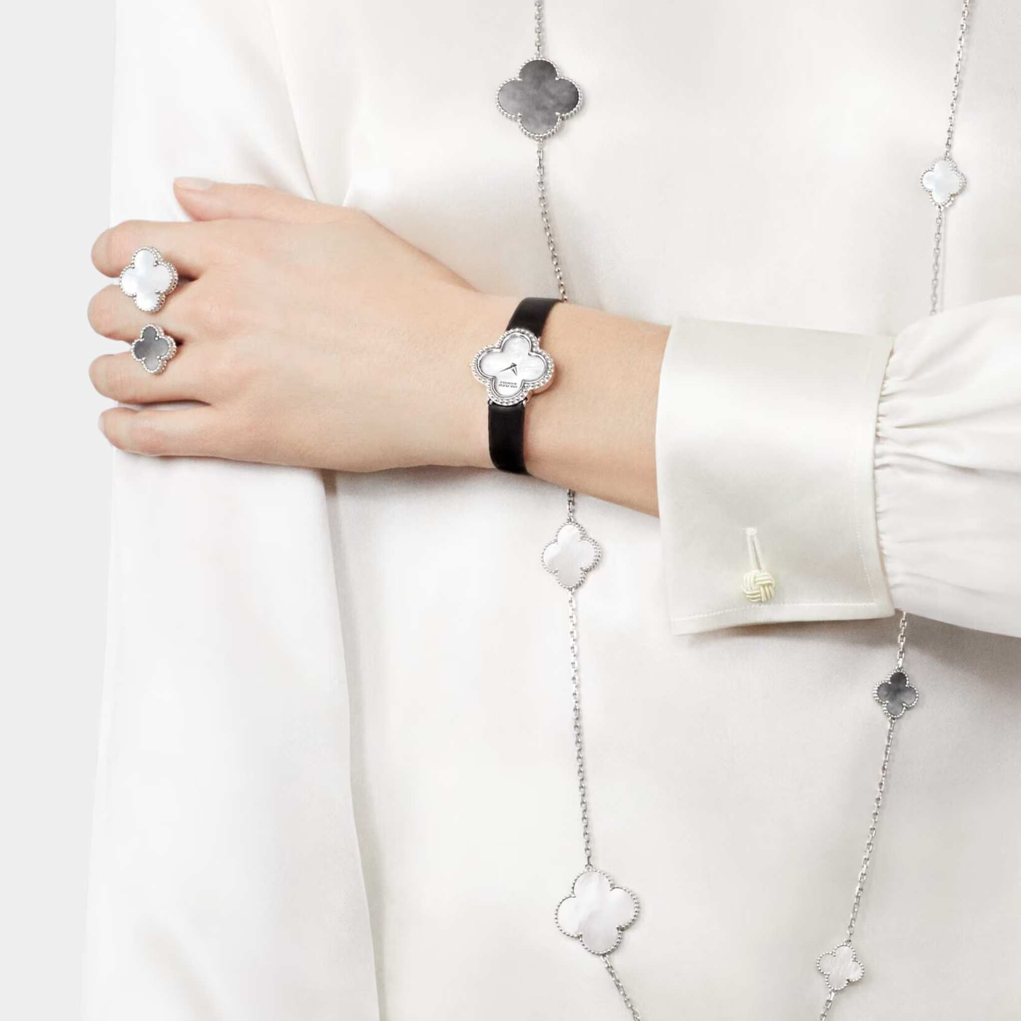 Magic Alhambra Between The Finger Ring White Gold Mother Of Pearl