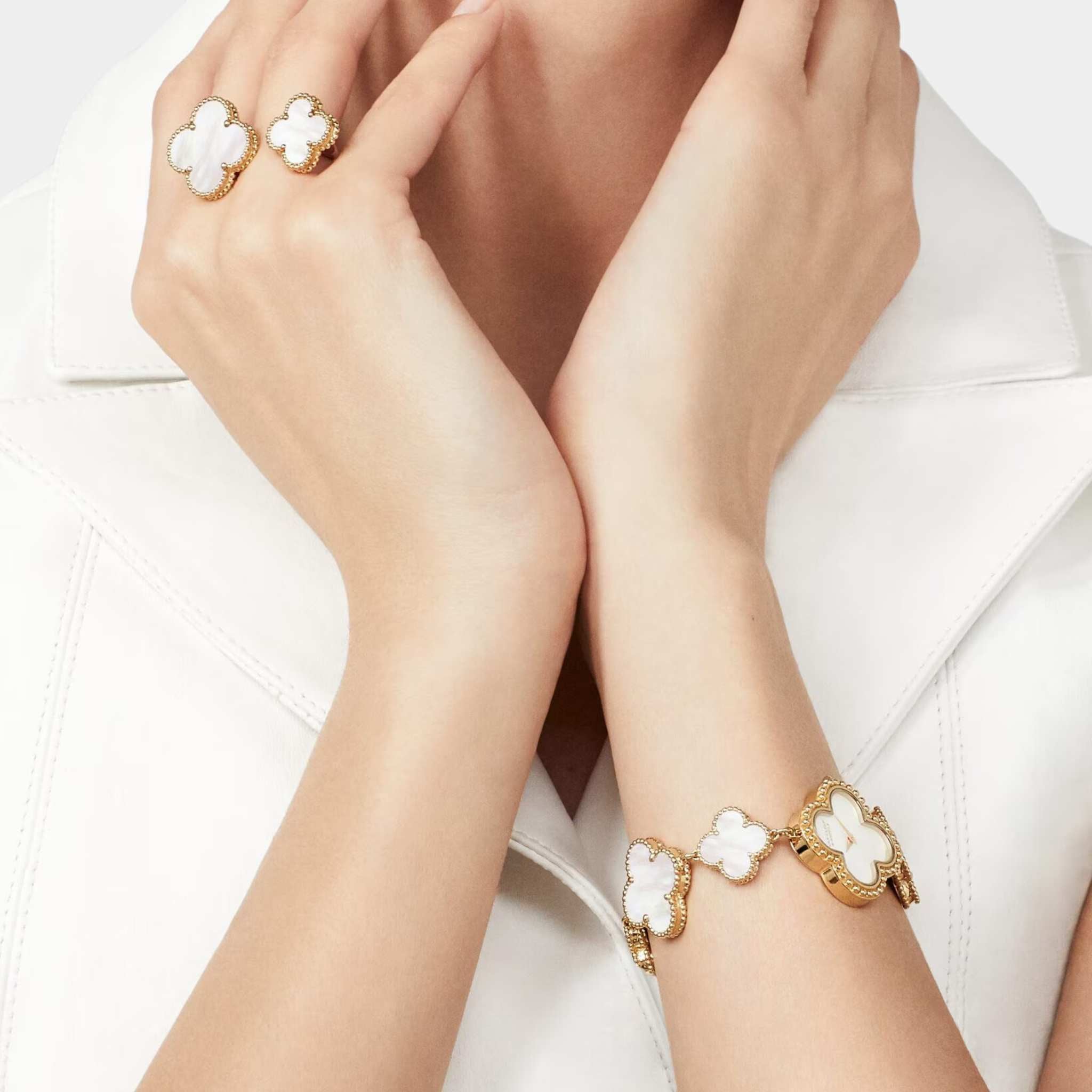 Magic Alhambra Between The Finger Ring Yellow Gold Mother Of Pearl