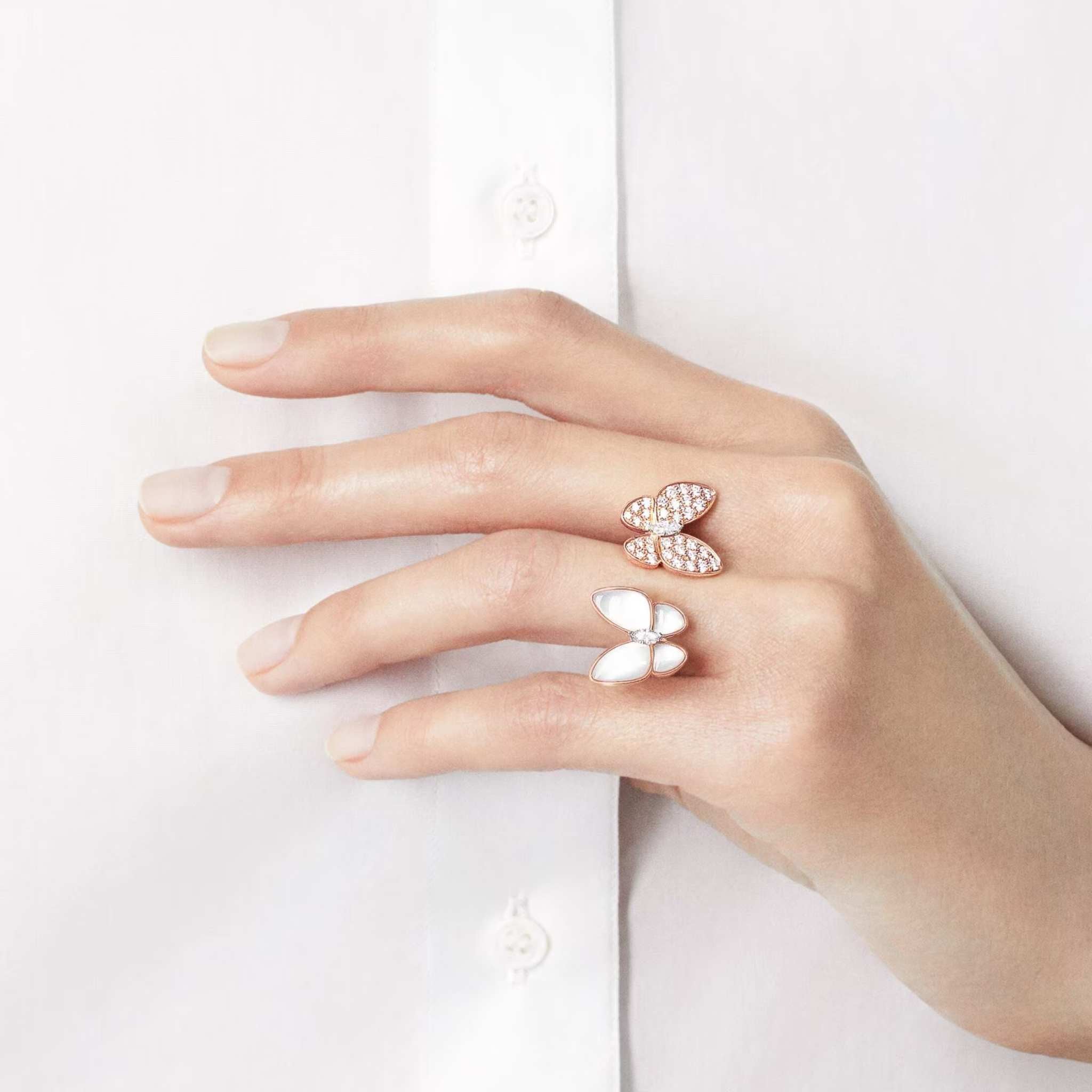 Two Butterfly Between The Finger Ring Rose Gold Diamond With Pearl
