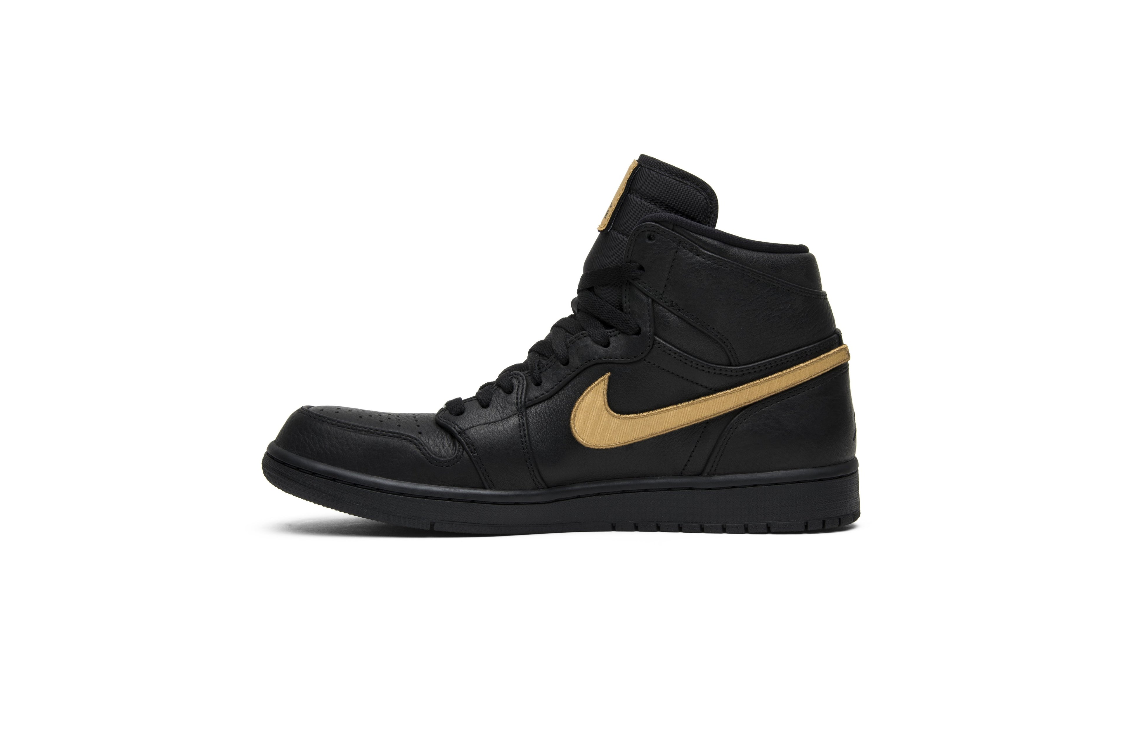 Air Jordan 1 Retro High &