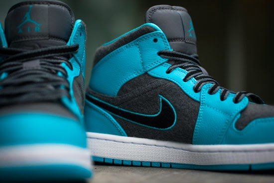 Air Jordan 1 Mid &