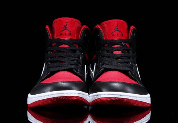 Air Jordan 1 Mid &