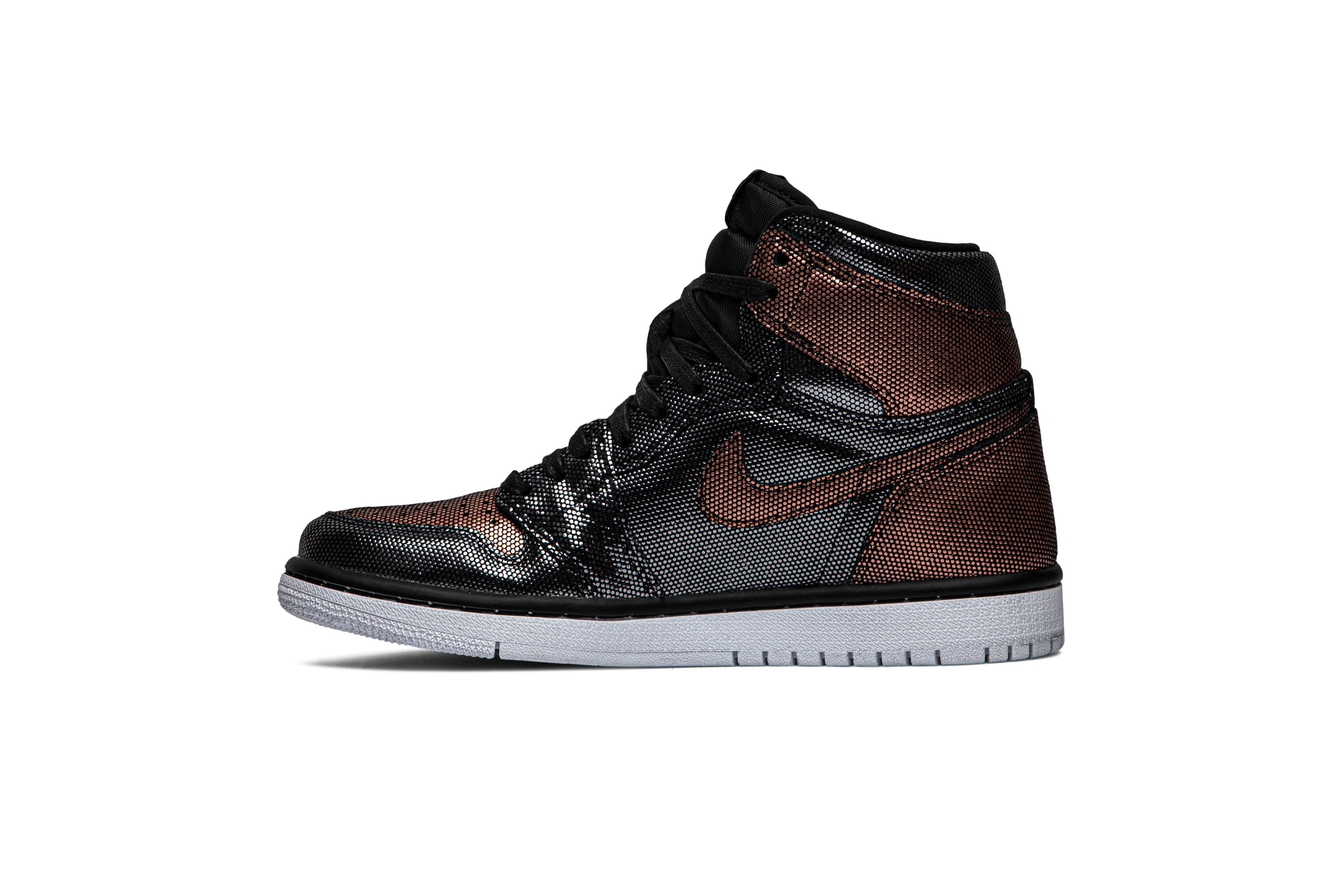 Wmns Air Jordan 1 Retro High OG &