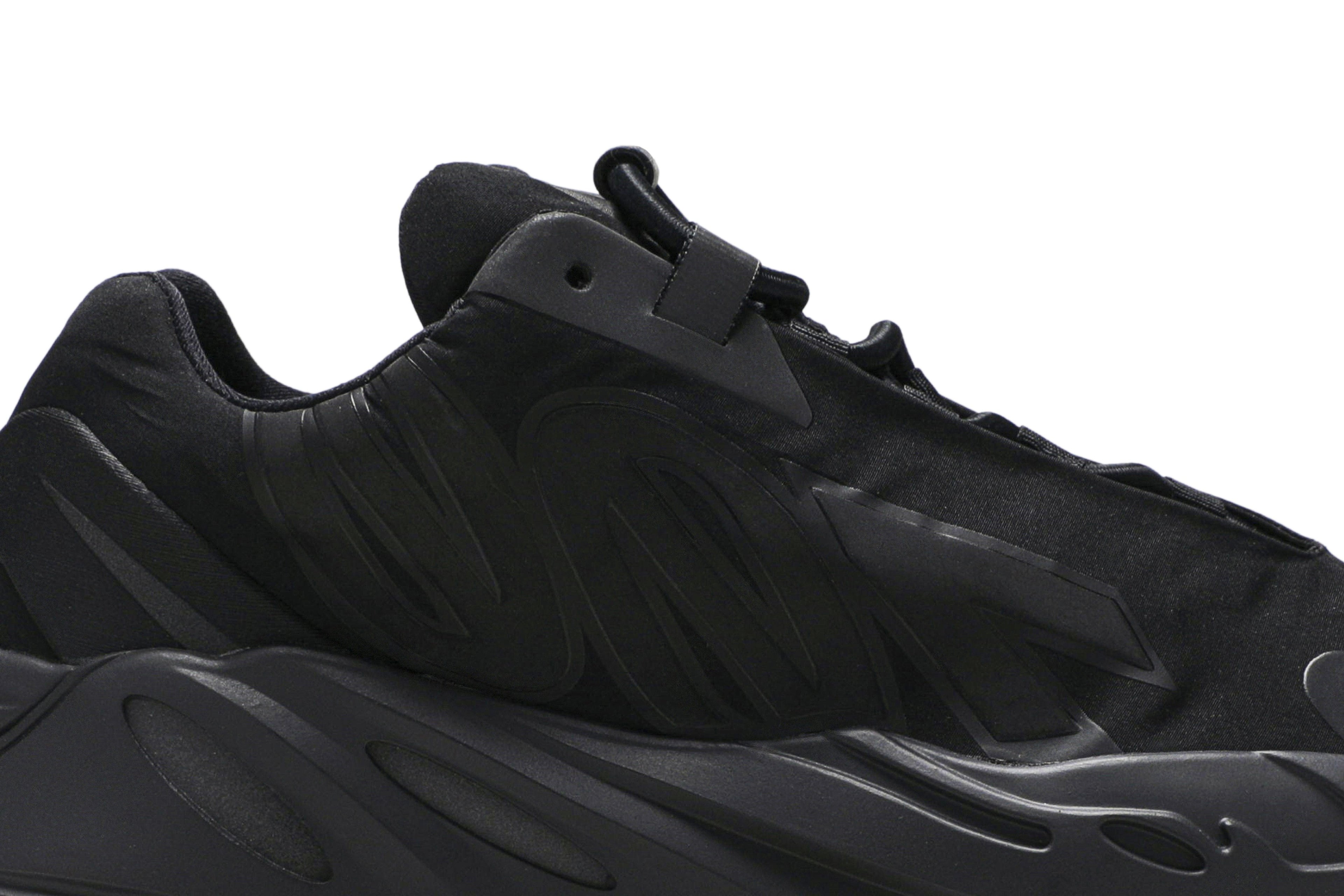 Yeezy Boost 700 MNVN &