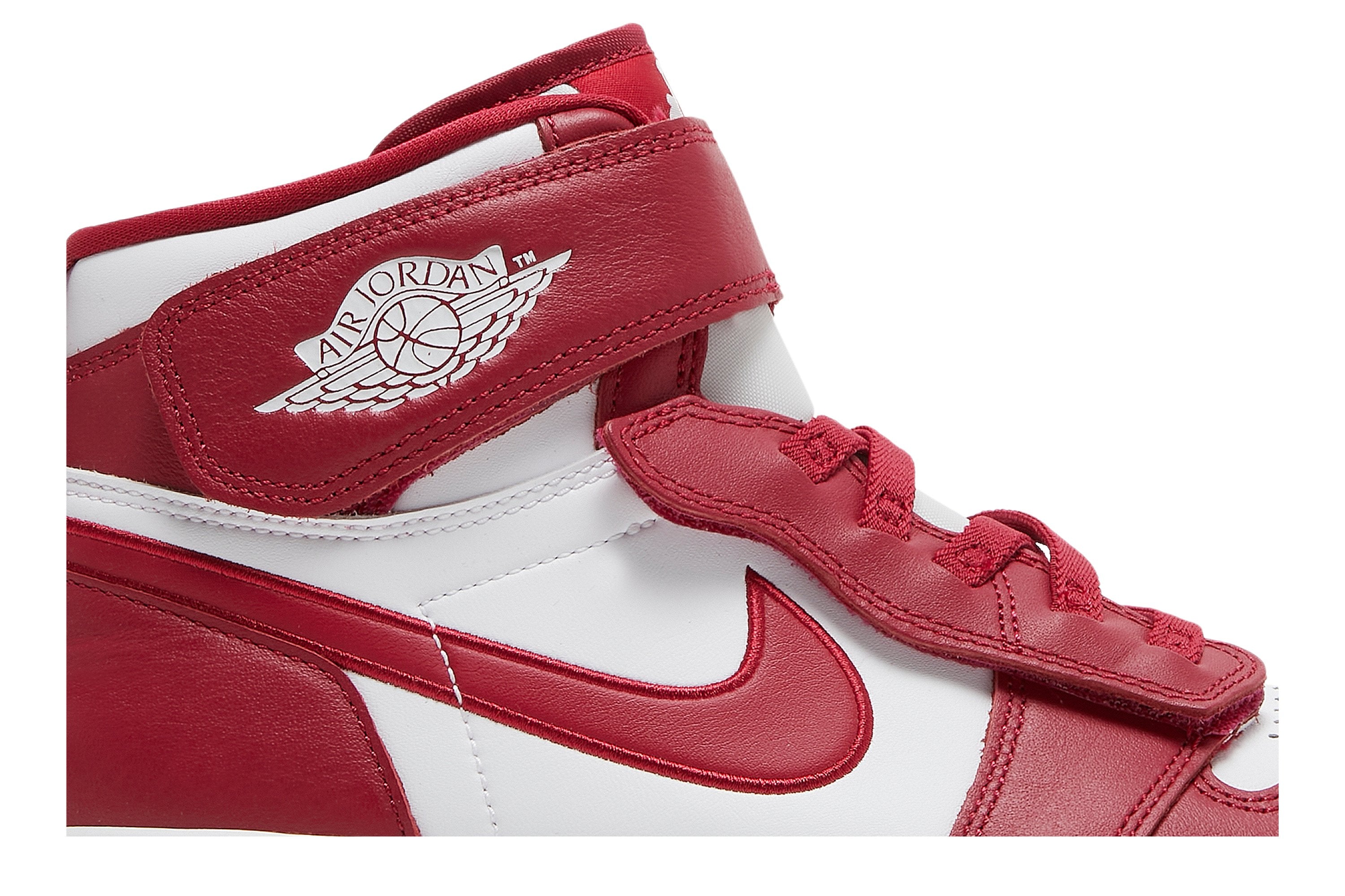 Air Jordan 1 High FlyEase &