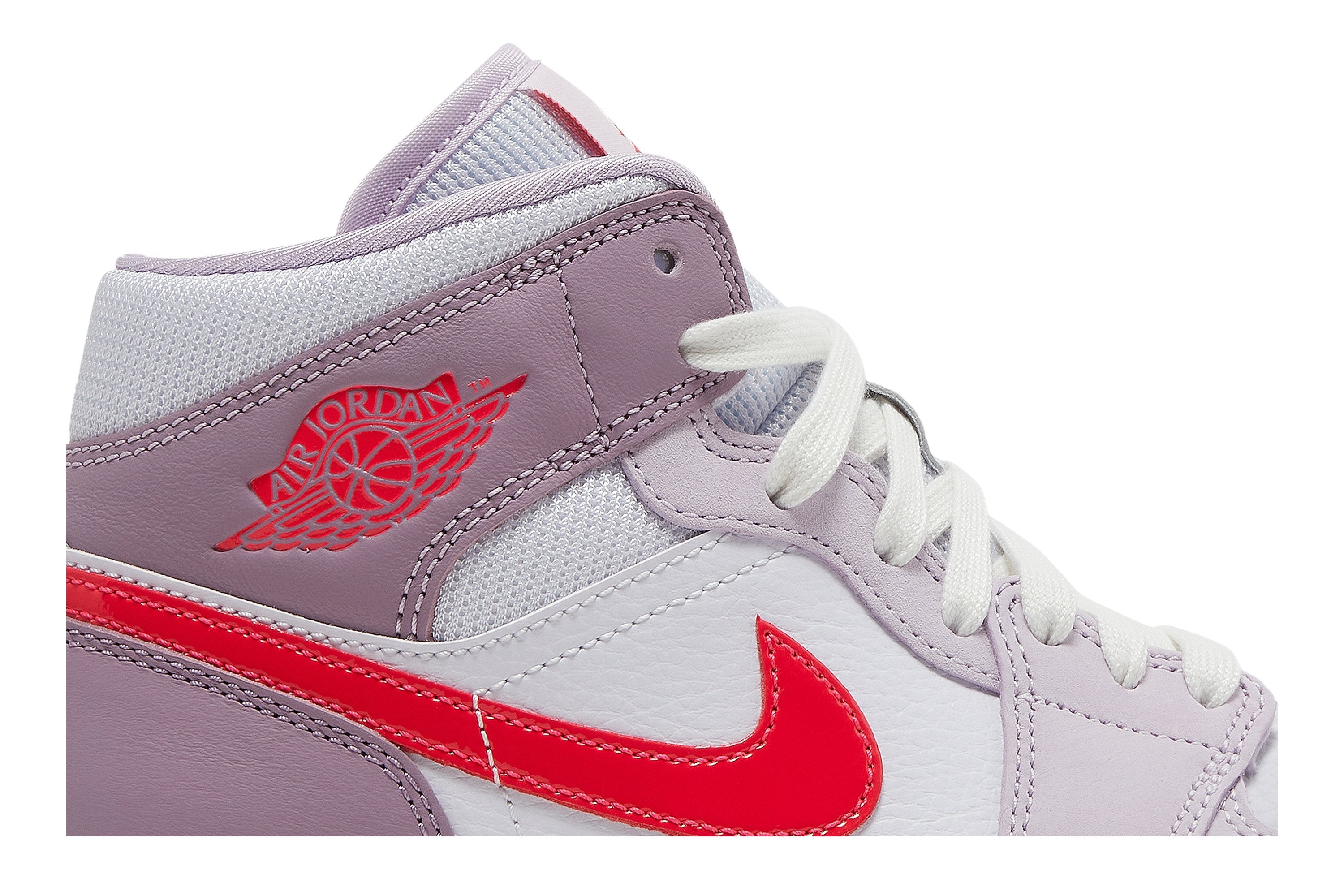 Wmns Air Jordan 1 Mid &