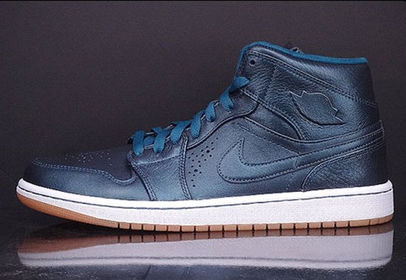 Air Jordan 1 Mid Nouveau &