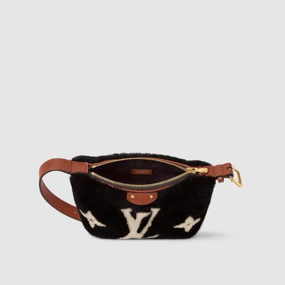 Hills Pochette Handbag Shearling