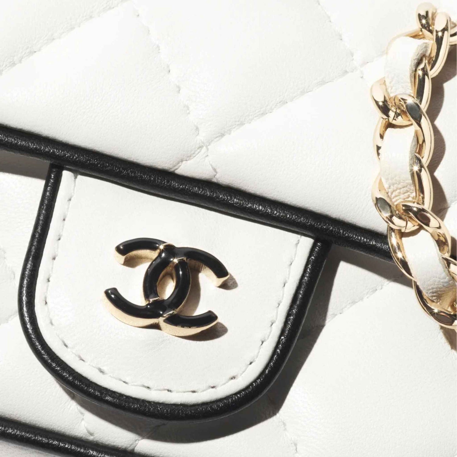 Clutch With Chain White And Black