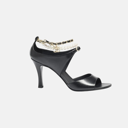 Heeled Sandals in Black