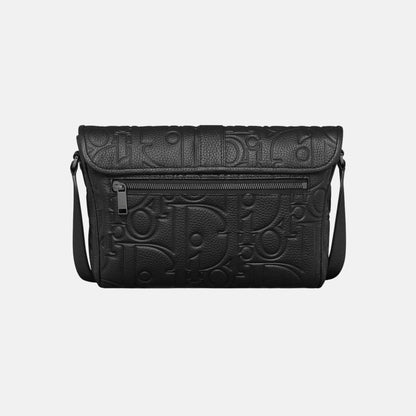 Medium Daily Messenger Bag With Flap in Grained Calfskin