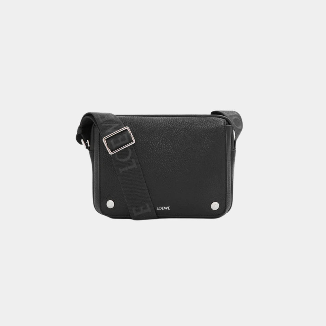 Medium Pebble Messenger Bag In Supple Grained Calfskin