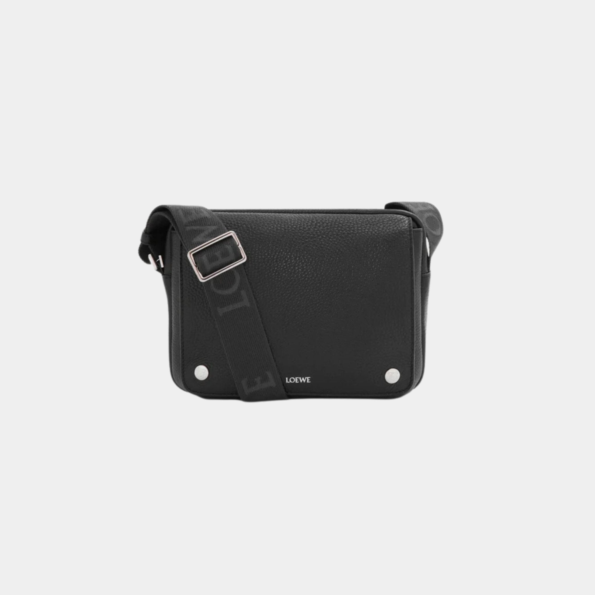Medium Pebble Messenger Bag In Supple Grained Calfskin