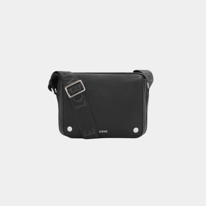 Medium Pebble Messenger Bag In Supple Grained Calfskin