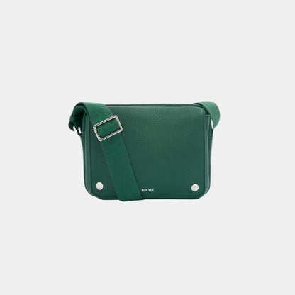 Medium Pebble Messenger Bag In Supple Grained Calfskin