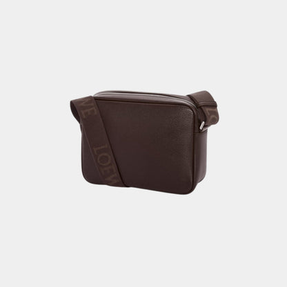 Medium Pebble Messenger Bag In Supple Grained Calfskin