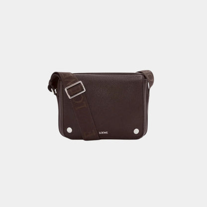 Medium Pebble Messenger Bag In Supple Grained Calfskin