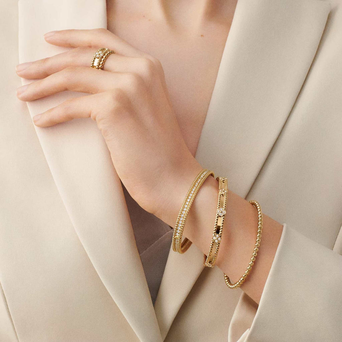 Perlée Sweet Clovers Bracelet Medium Model Yellow Gold Diamond