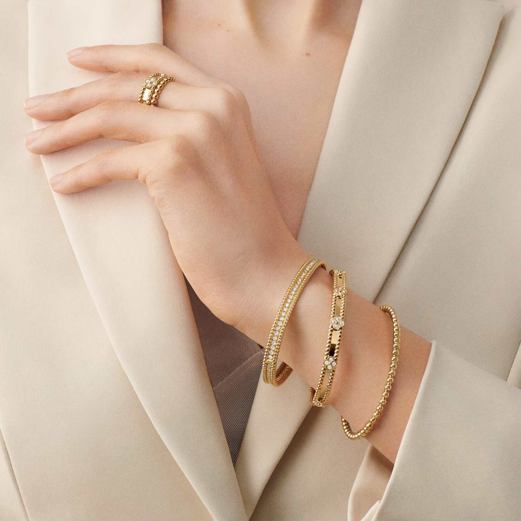 Perlée Sweet Clovers Bracelet Medium Model Yellow Gold Diamond