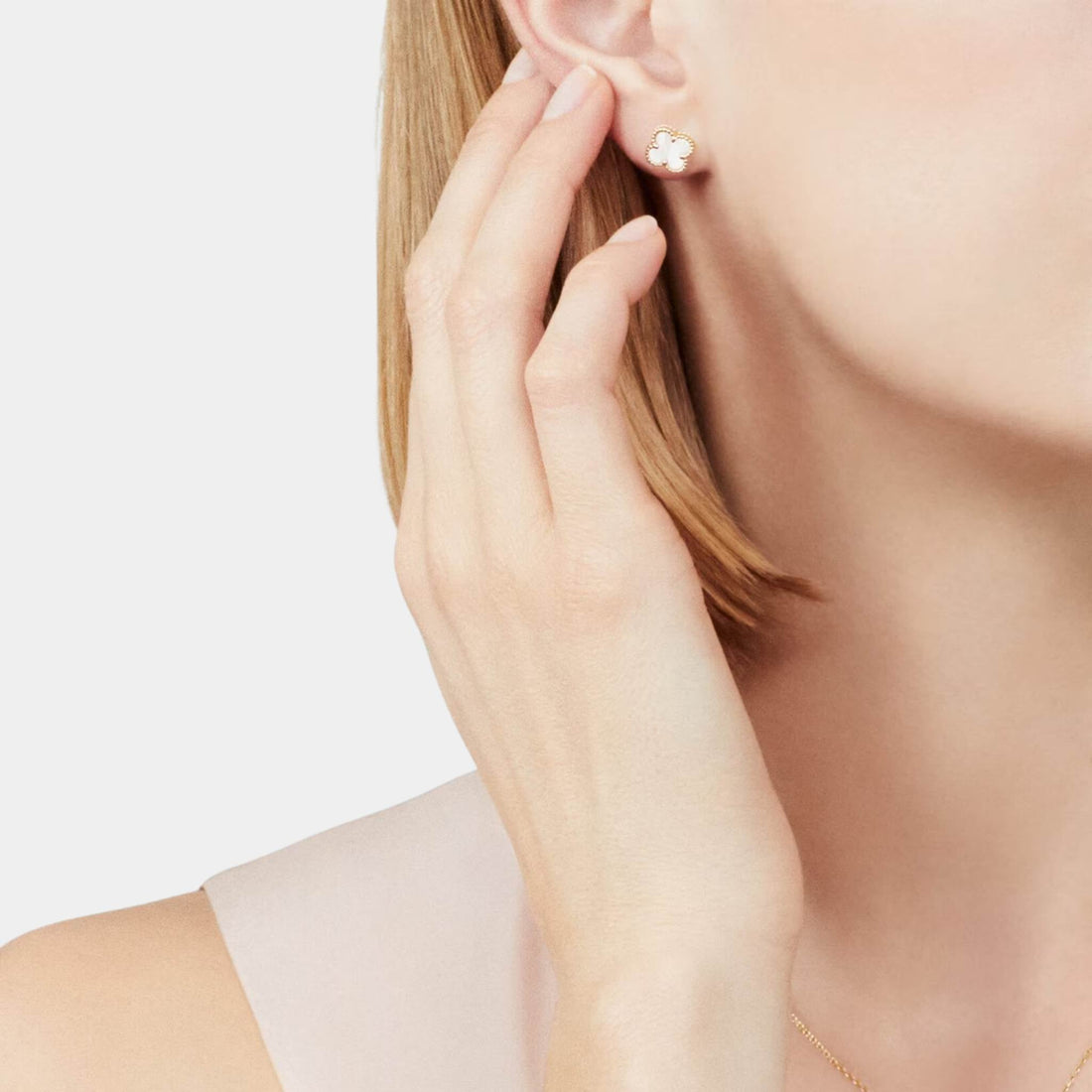 Sweet Alhambra Earstuds in Yellow Gold &amp; Mother-of-Pearl