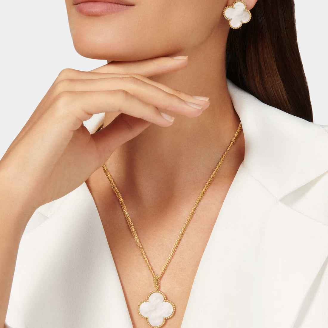 Magic Alhambra Earrings in Yellow Gold &amp; Mother-of-Pearl
