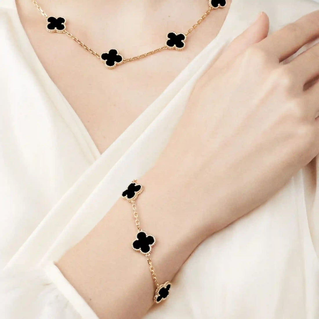 Alhambra Vintage Gold Motifs Bracelet Onyx