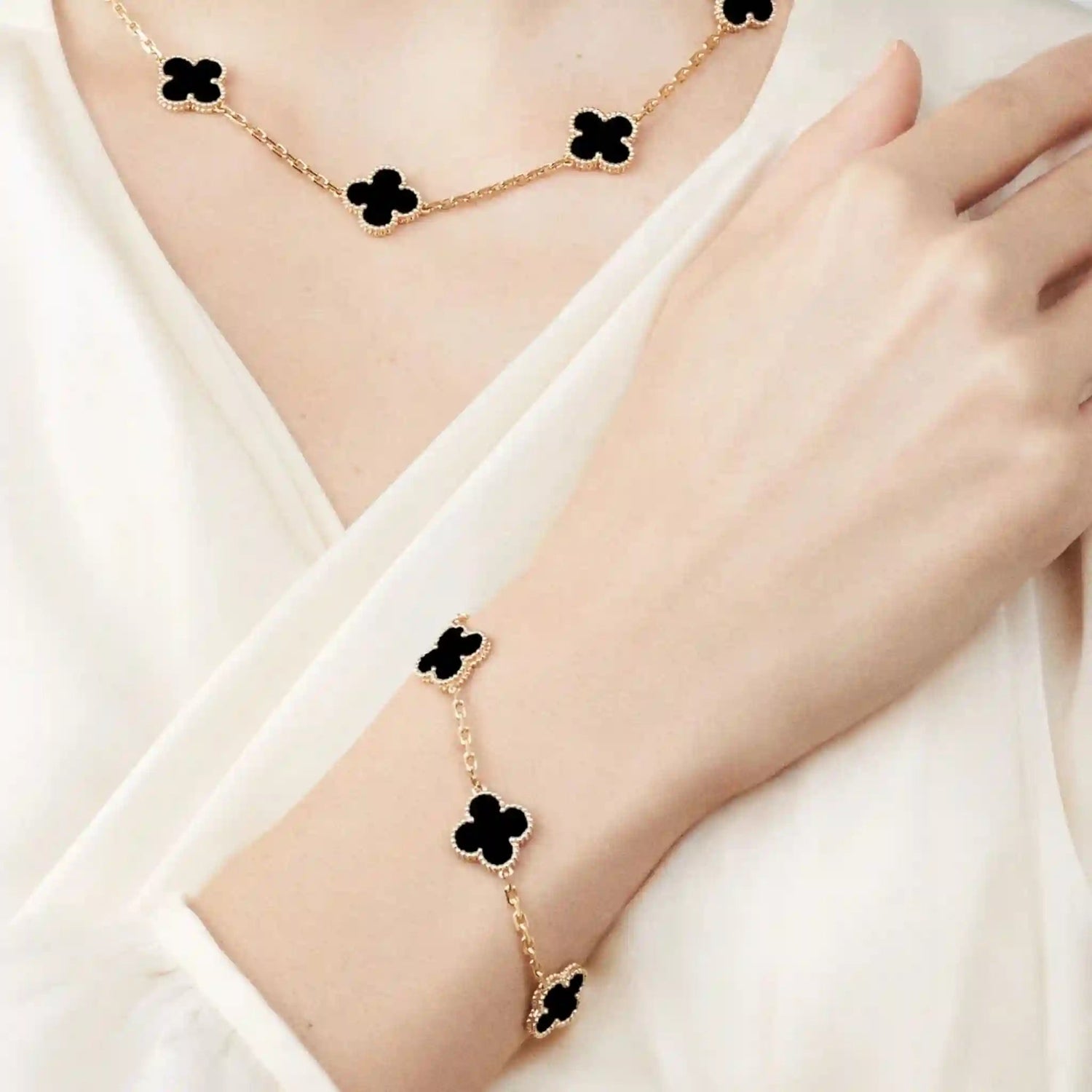 Alhambra Vintage Gold Motifs Bracelet Onyx