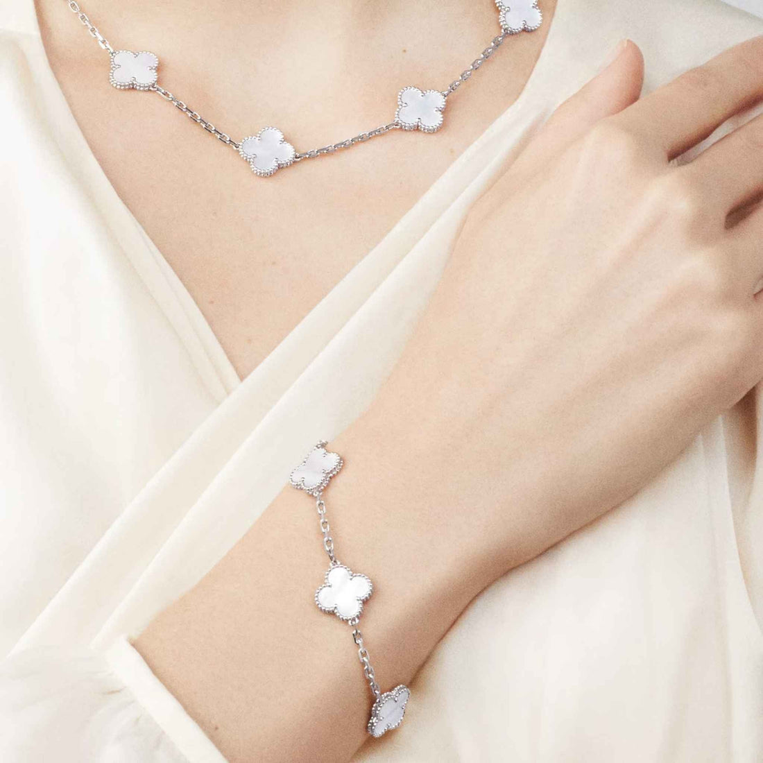 Alhambra Bracelet in White Gold &amp; Mother of Pearl
