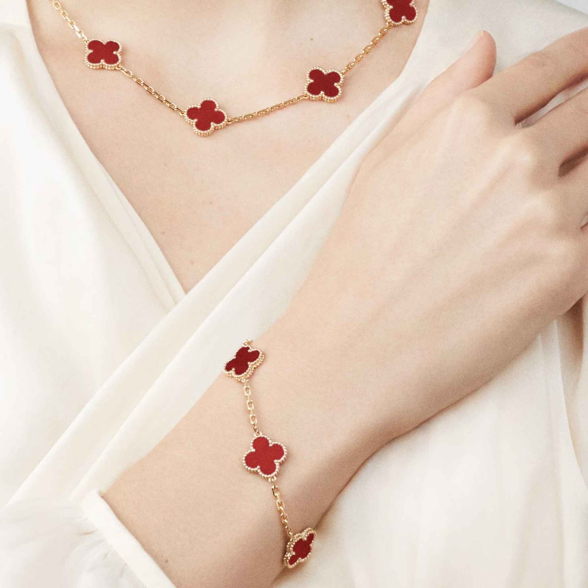 Alhambra Vintage Gold Motifs Bracelet Carnelian