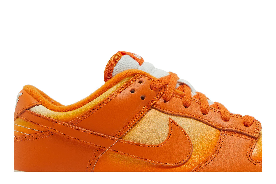 Wmns Dunk Low &