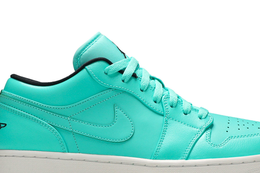 Air Jordan 1 Retro Low &