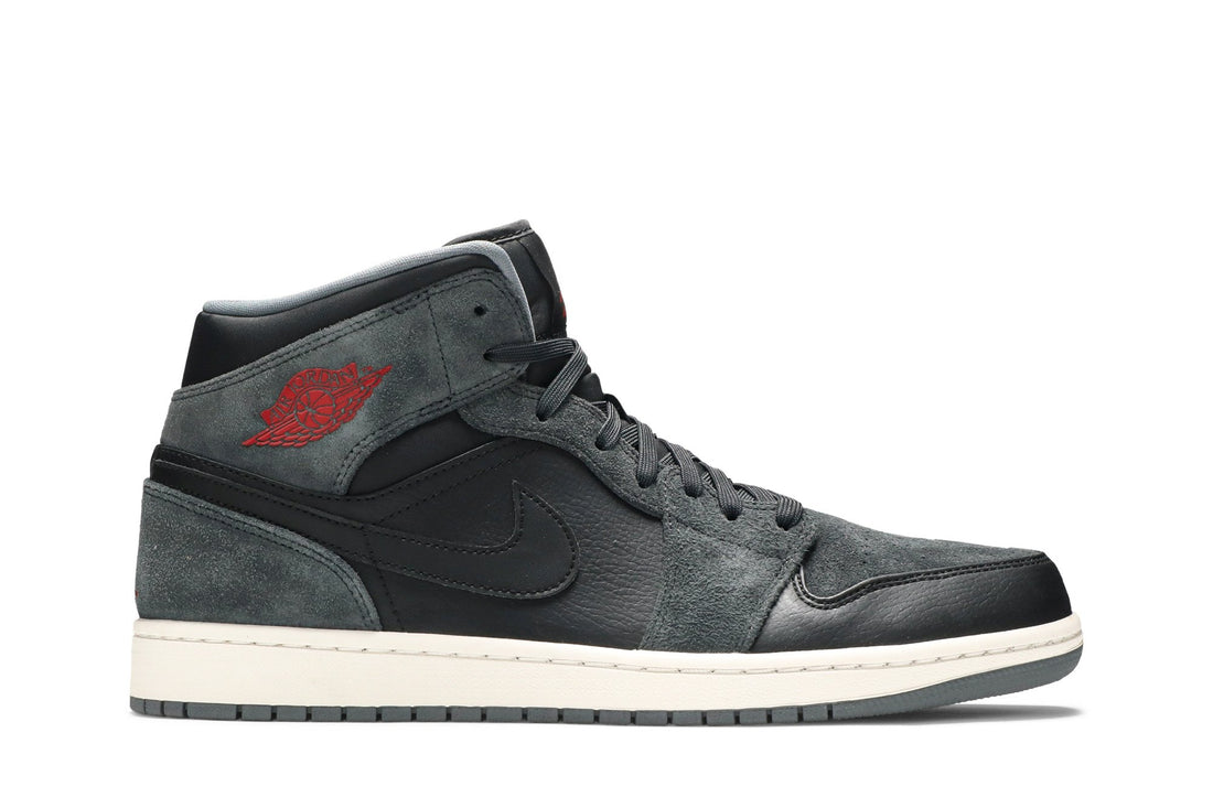 Air Jordan 1 Mid &