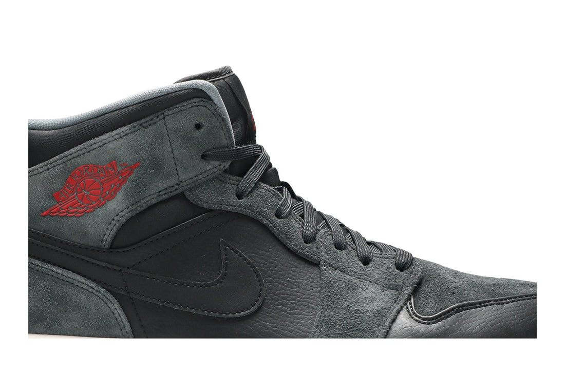 Air Jordan 1 Mid &