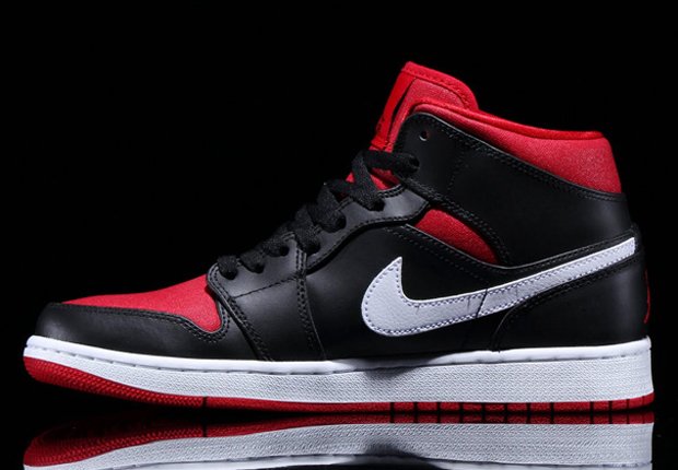 Air Jordan 1 Mid &