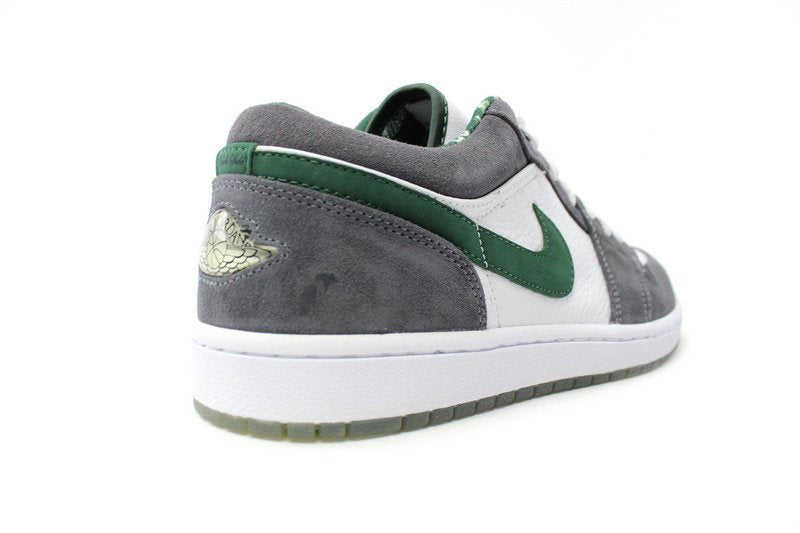 Air Jordan 1 Retro Low &