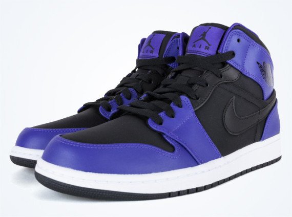 Air Jordan 1 Retro Mid &