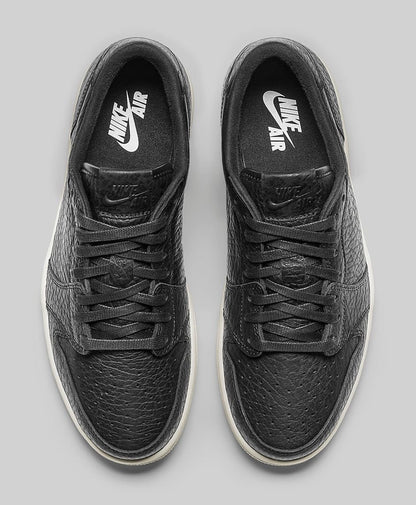 Air Jordan 1 Retro Low Swooshless &