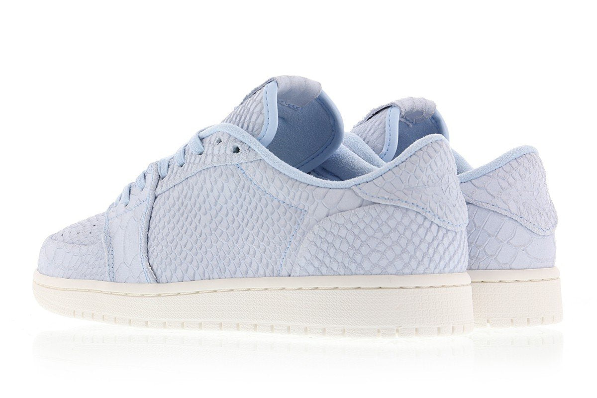 Air Jordan 1 Retro Low NS &
