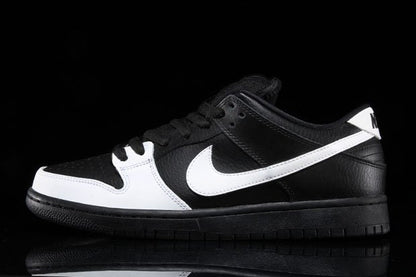 SB Dunk Low &