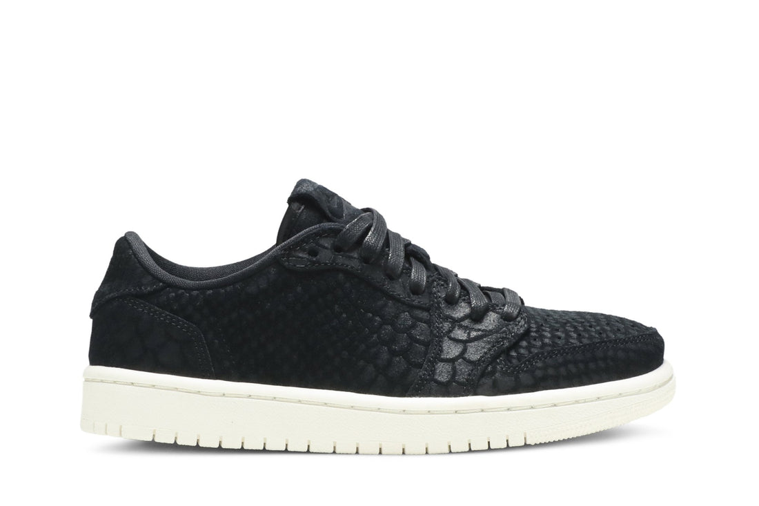 Wmns Air Jordan 1 Retro Low &