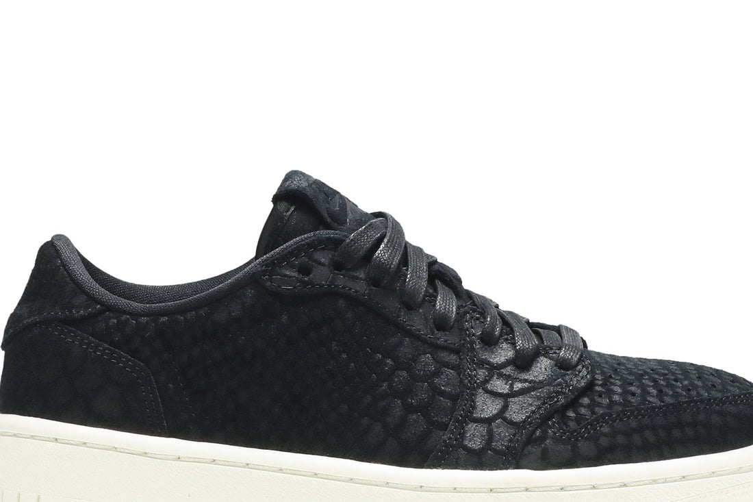 Wmns Air Jordan 1 Retro Low &
