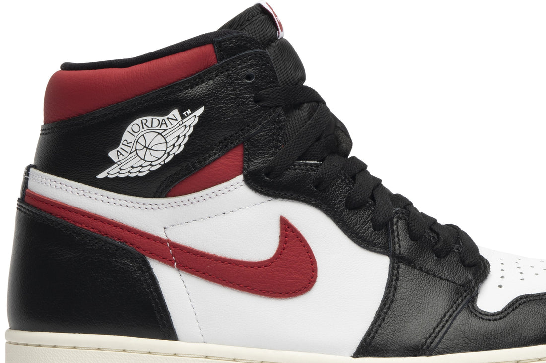 Air Jordan 1 Retro High OG &