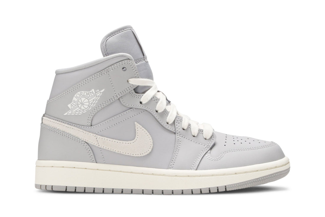 Wmns Air Jordan 1 Mid &
