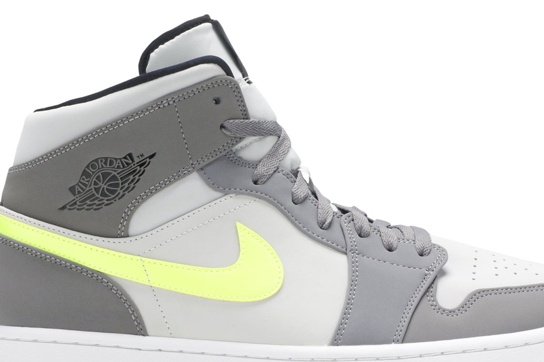 Air Jordan 1 Mid &