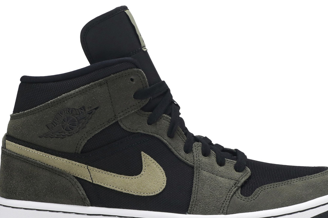 Wmns Air Jordan 1 Mid &