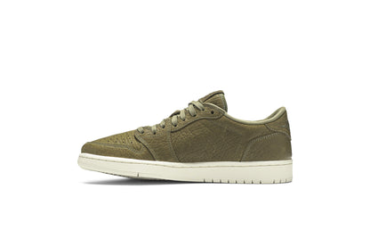 Air Jordan 1 Retro Low Swooshless &