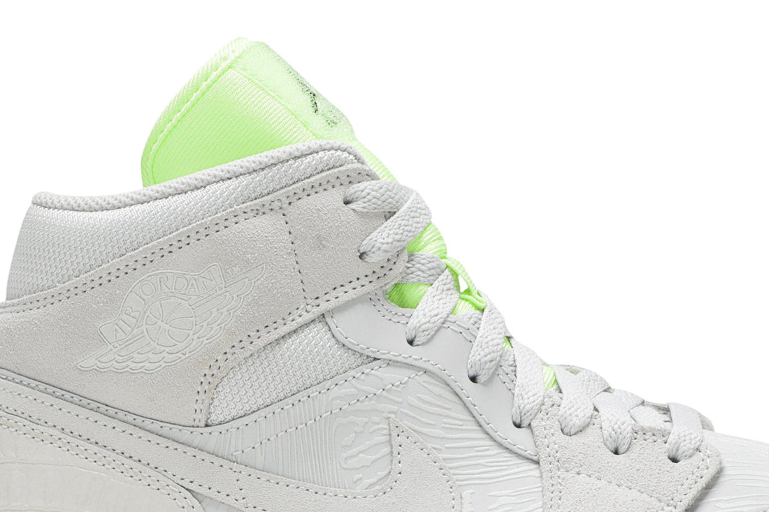 Wmns Air Jordan 1 Mid &